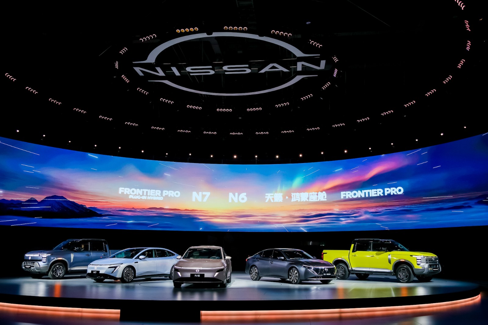 4、车型亮相,从左至右：Frontier Pro PHEV、N7、N6、天籁·鸿蒙座舱、Frontier Pro.jpg