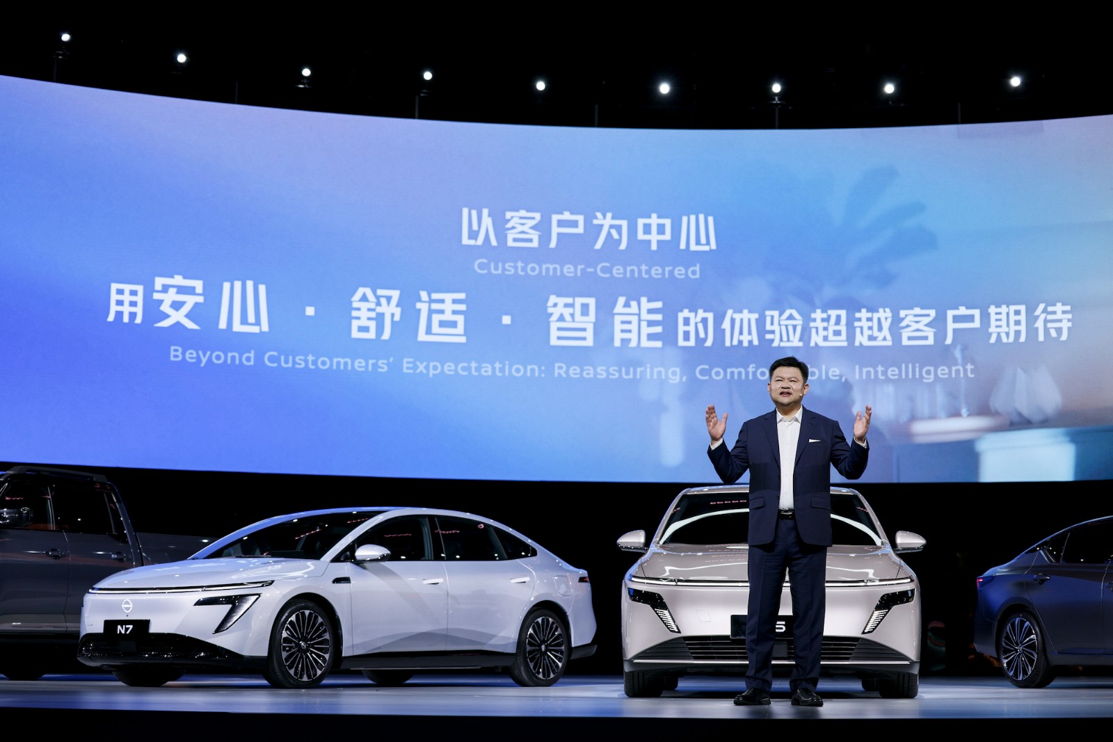 3、东风汽车集团有限公司副总经理、党委常委、东风汽车有限公司执行副总裁、东风日产乘用车公司副总经理 周锋.jpg